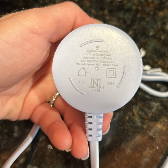 Colgate Hum charging base - Picture 2 of 2